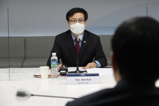 인사말하는 여한구 본부장      (서울=연합뉴스) 강민지 기자 = 여한구 산업통상자원부 통상교섭본부장이 15일 오후 서울 중구 대한상공회의소에서 열린 산업통상자원부-주한중국상의ㆍ외투기업 간담회에서 인사말을 하고 있다. 2021.11.15        mjkang@yna.co.kr  (끝)
